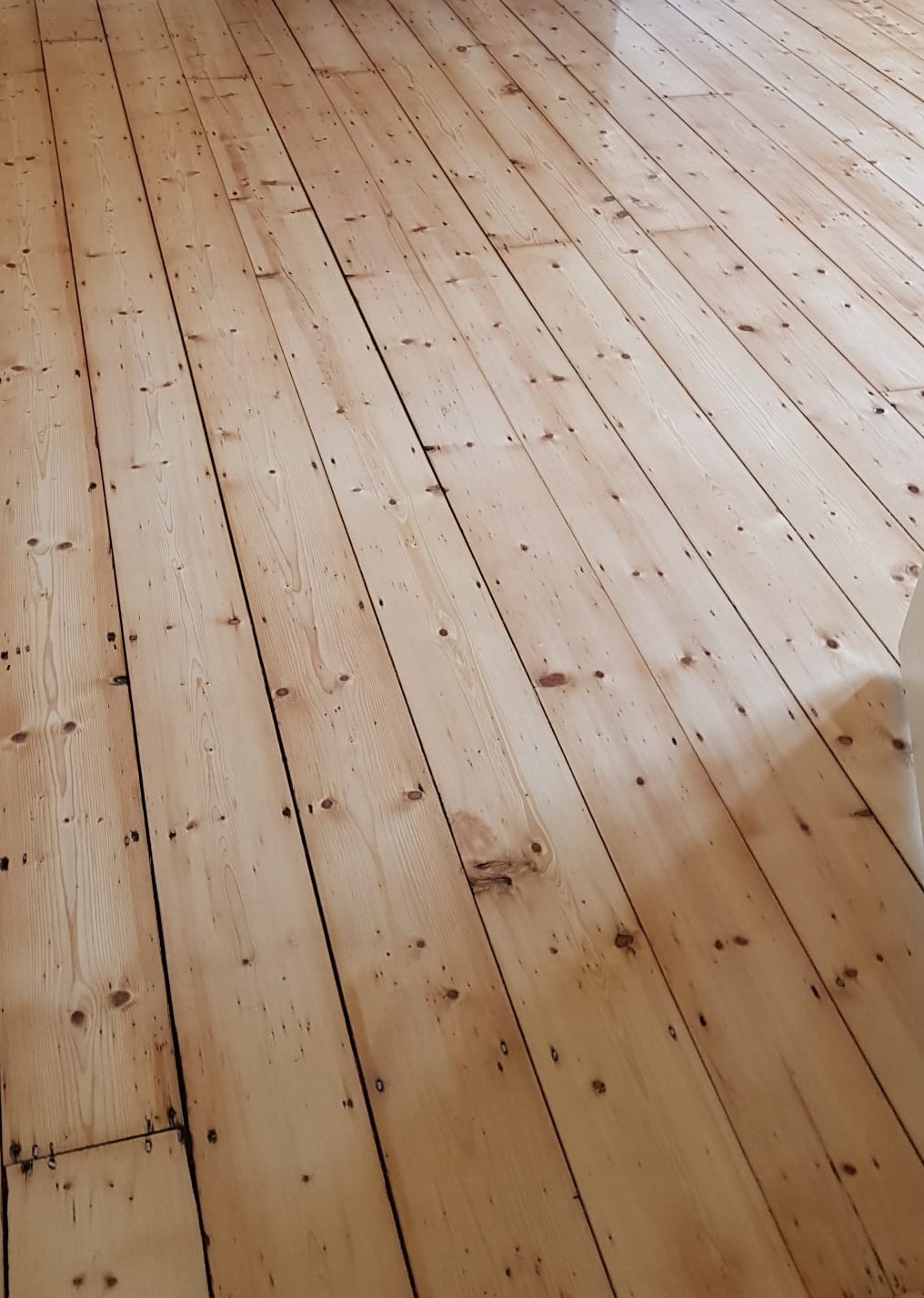 Floor gap filling